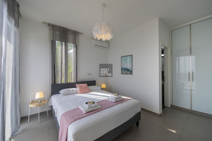 Image No.11-3 Bed House for sale