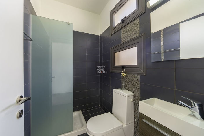 Image No.14-3 Bed House for sale