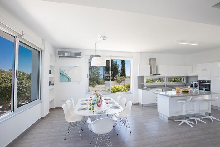 Image No.18-6 Bed House for sale