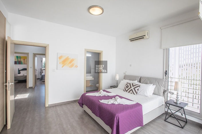 Image No.20-6 Bed House for sale