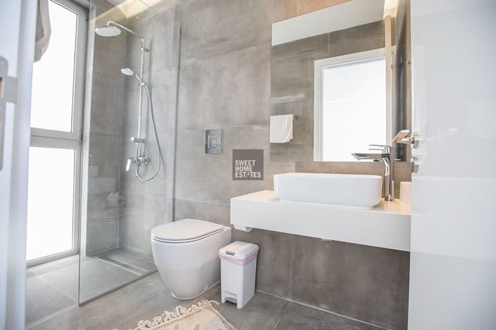 Image No.28-6 Bed House for sale