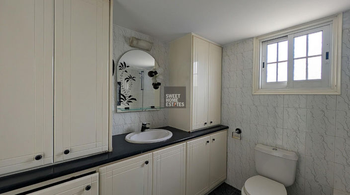 Image No.11-3 Bed House for sale