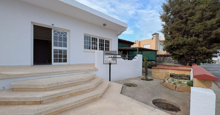 Image No.14-3 Bed House for sale