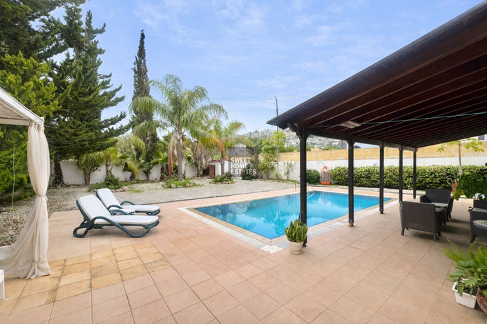 Image No.2-4 Bed House for sale