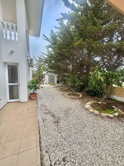 Image No.28-4 Bed House for sale