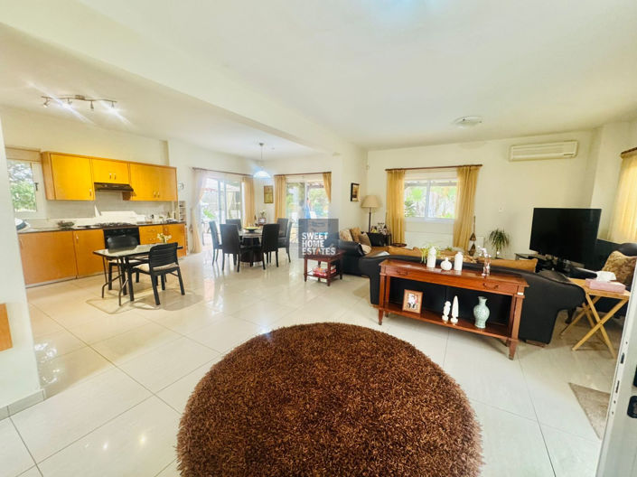 Image No.6-4 Bed House for sale