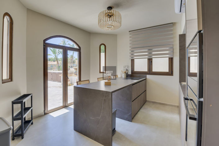 Image No.5-5 Bed House for sale