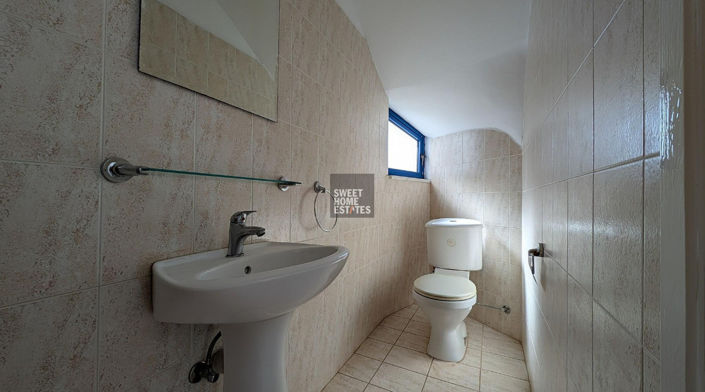 Image No.10-3 Bed House for sale