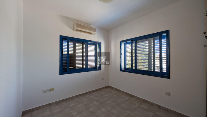 Image No.11-3 Bed House for sale