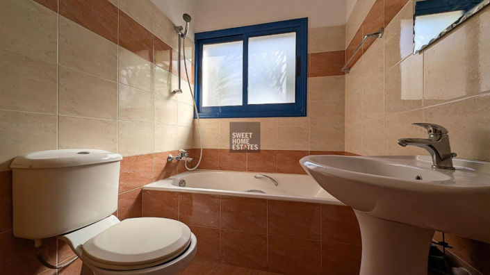 Image No.18-3 Bed House for sale