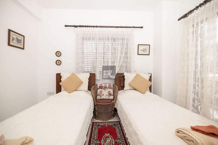 Image No.15-4 Bed House for sale