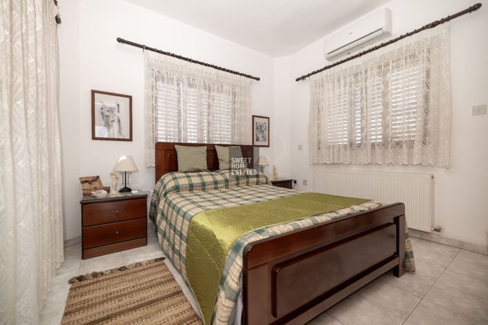 Image No.18-4 Bed House for sale