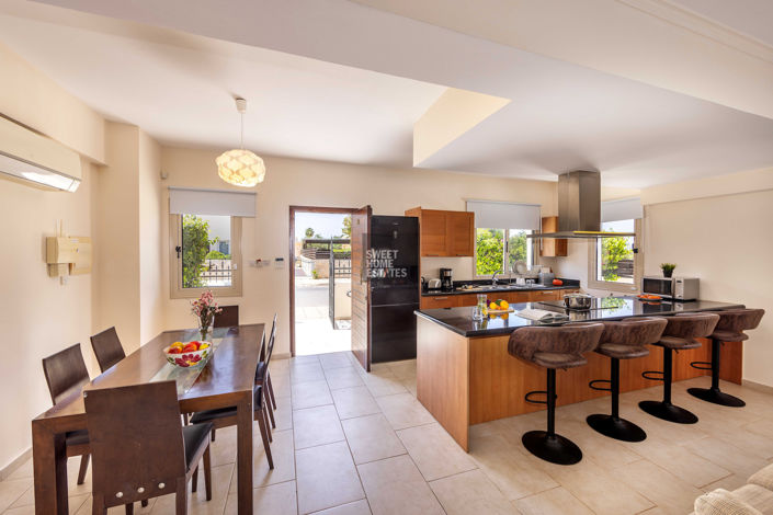 Image No.11-3 Bed House for sale