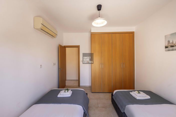 Image No.18-3 Bed House for sale