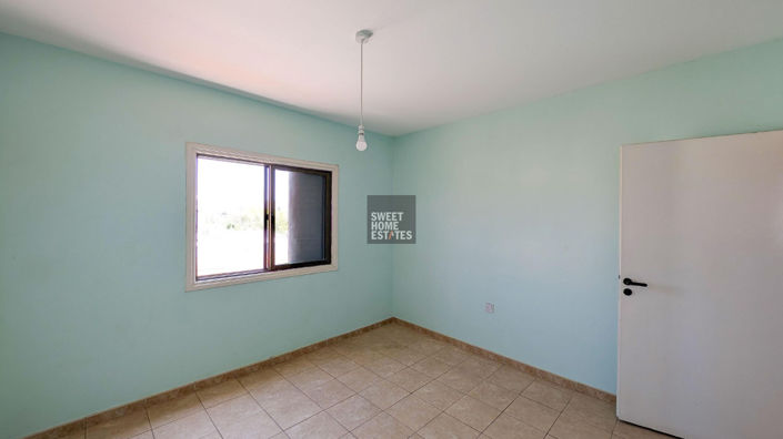 Image No.11-3 Bed House for sale