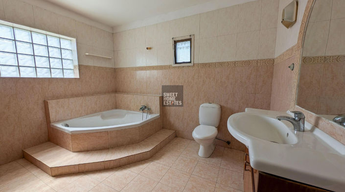 Image No.14-3 Bed House for sale