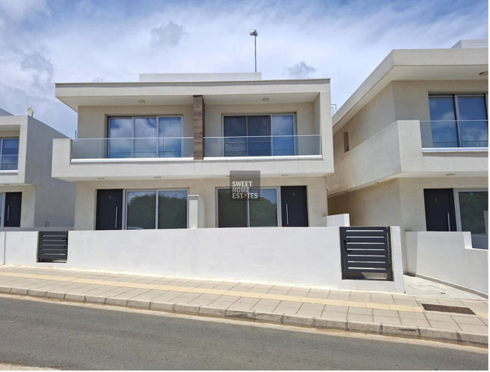 Image No.16-2 Bed Townhouse for sale