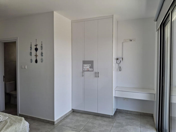 Image No.8-2 Bed Townhouse for sale