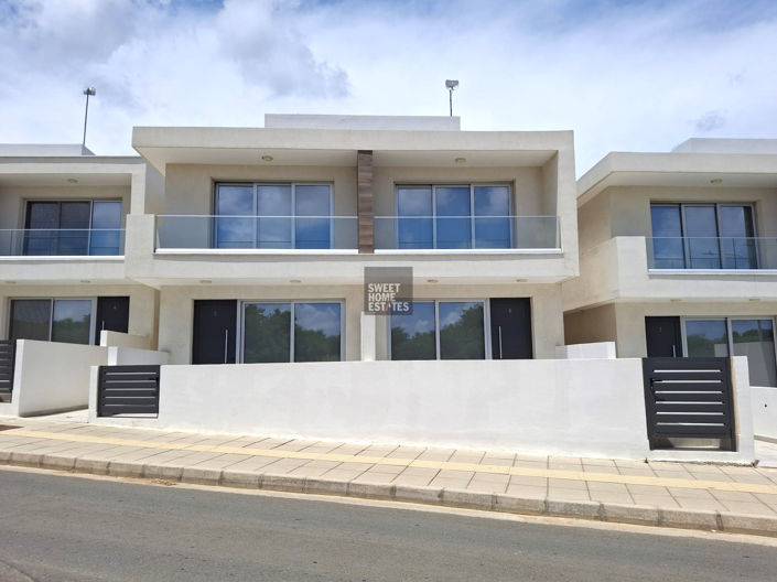 Image No.2-2 Bed Townhouse for sale