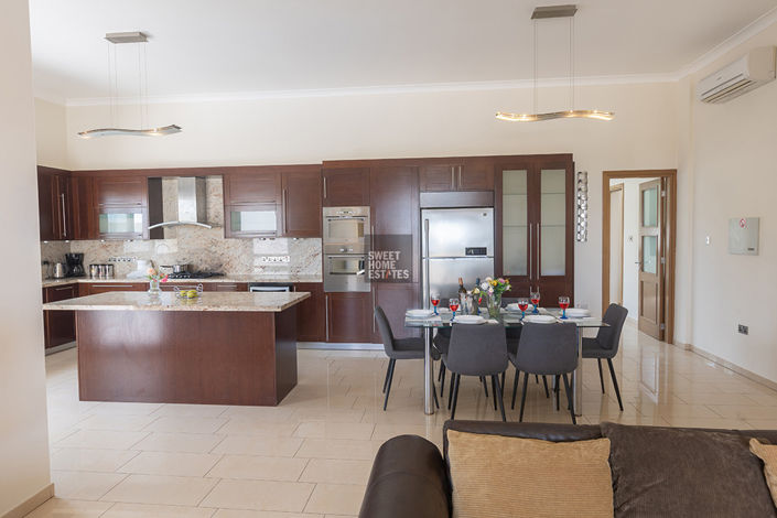 Image No.18-7 Bed House for sale