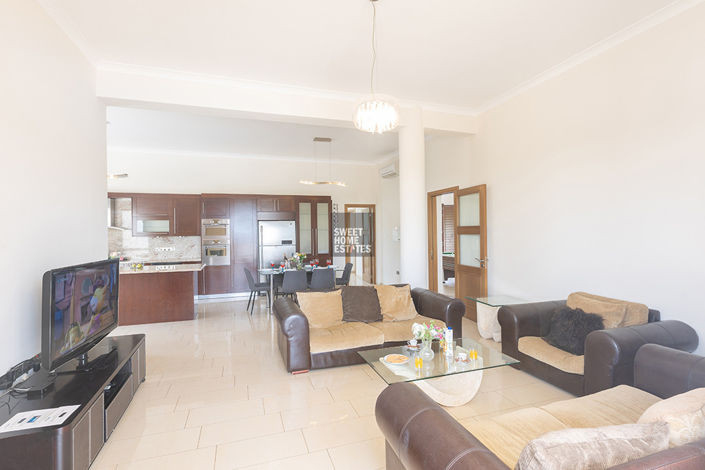 Image No.19-7 Bed House for sale
