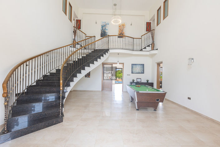 Image No.24-7 Bed House for sale