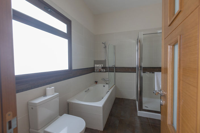 Image No.32-7 Bed House for sale