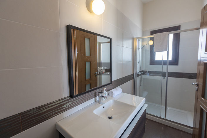 Image No.33-7 Bed House for sale