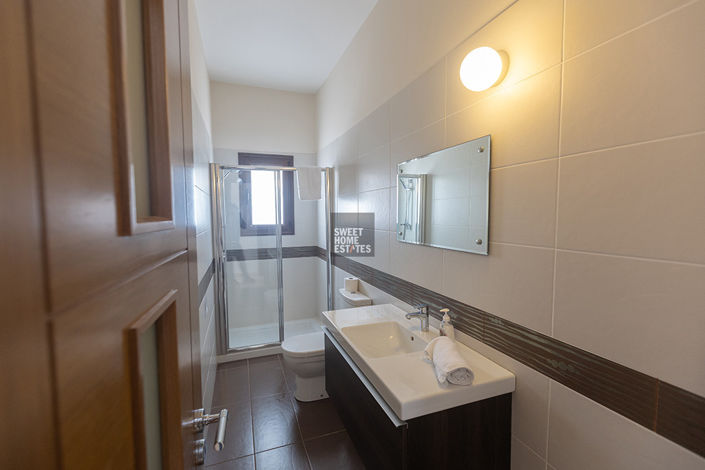 Image No.36-7 Bed House for sale