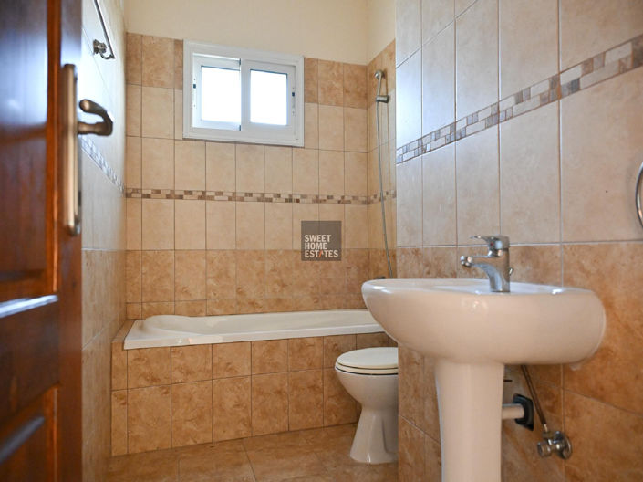 Image No.6-3 Bed House for sale