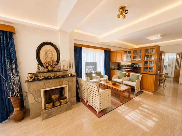 Image No.19-4 Bed House for sale