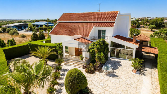 Image No.2-4 Bed House for sale