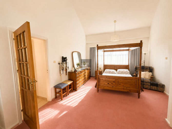 Image No.21-4 Bed House for sale