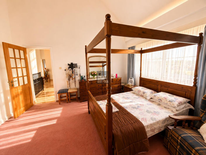 Image No.22-4 Bed House for sale