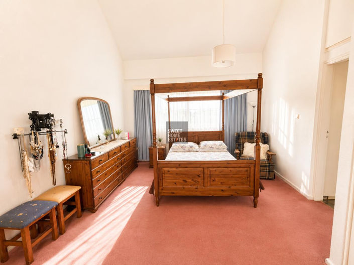 Image No.24-4 Bed House for sale