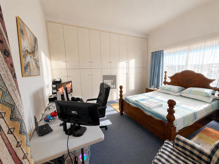 Image No.25-4 Bed House for sale