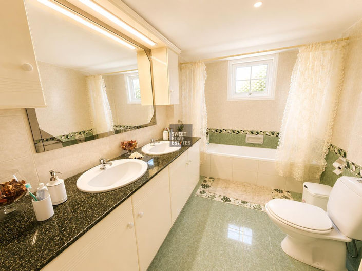 Image No.32-4 Bed House for sale