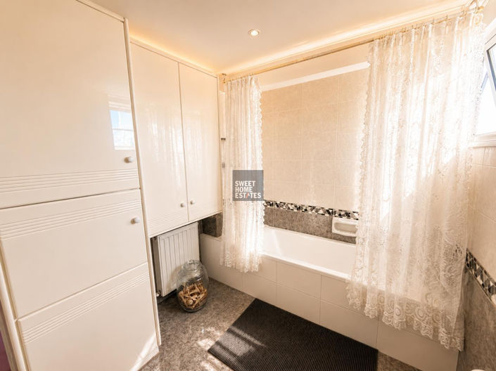 Image No.34-4 Bed House for sale