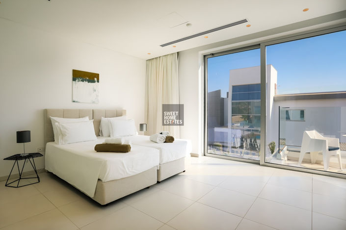 Image No.26-4 Bed House for sale