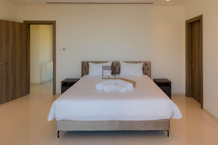 Image No.18-3 Bed House for sale