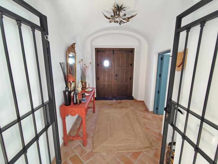 Image No.2-6 Bed Townhouse for sale