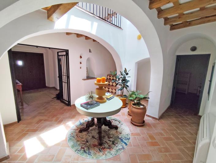 Image No.1-6 Bed Townhouse for sale