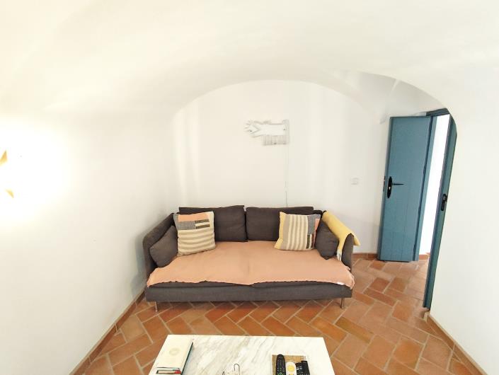 Image No.11-6 Bed Townhouse for sale