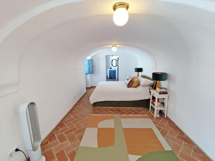 Image No.12-6 Bed Townhouse for sale