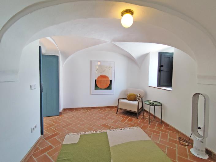 Image No.14-6 Bed Townhouse for sale