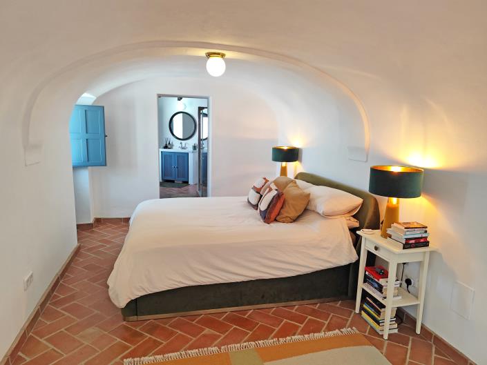 Image No.17-6 Bed Townhouse for sale