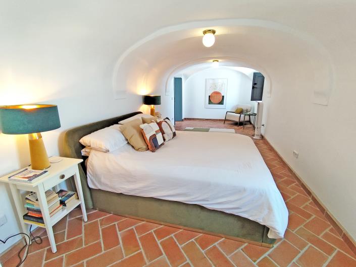 Image No.21-6 Bed Townhouse for sale