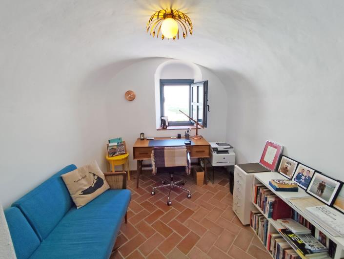 Image No.22-6 Bed Townhouse for sale