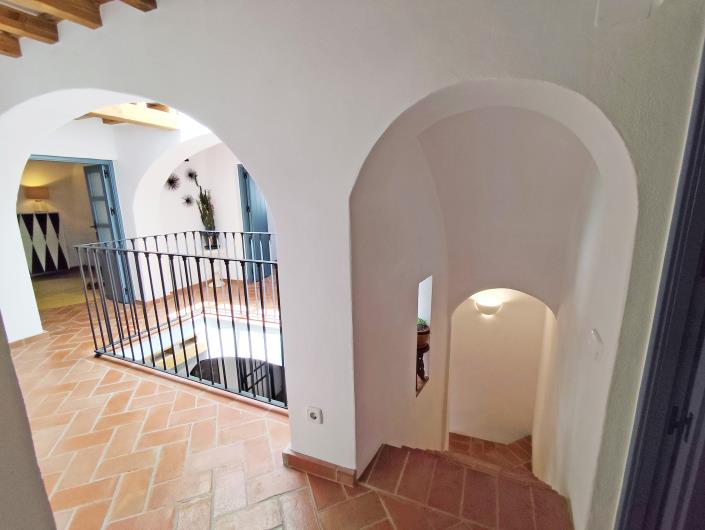 Image No.40-6 Bed Townhouse for sale