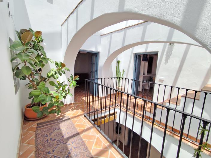 Image No.41-6 Bed Townhouse for sale